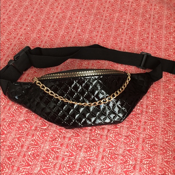 black fanny pack with gold chain